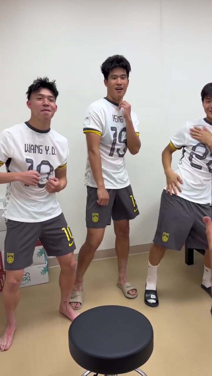 百家乐网站-王钰栋等人跳内马尔舞蹈！内马尔官方账号评论：太棒了！